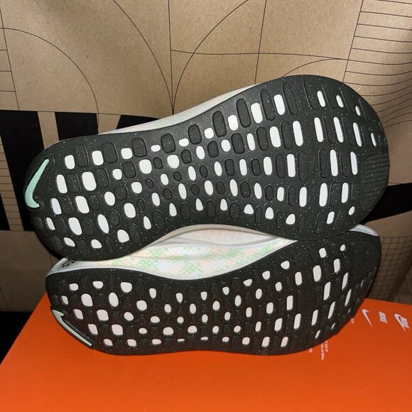 NEW Nike Reactx Infinity Run 4 Sail-Crimson-Vapor Green Womens Size 7 HJ7666-133 - Picture 5 of 6